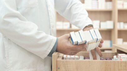 Dez indústrias detêm mais de 40% das vendas em farmácias Dez indústrias detêm mais de 40% das vendas em farmácias