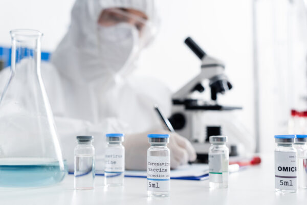 Farmacêuticas devem faturar R$ 460 bi com vacinas