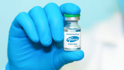 CEO da Pfizer recebeu US$ 24 mi na pandemia