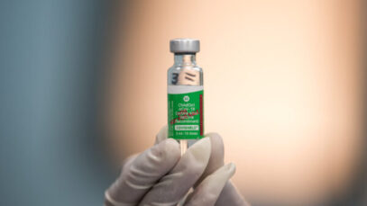 Serum Institute pausa produção de vacina da AstraZeneca