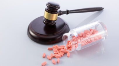 Juiz ordena que plano forneça medicamento fora do rol