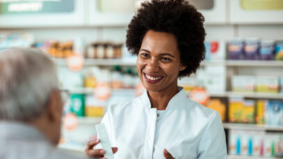 Balconistas e auxiliares lideram novos empregos em farmácias