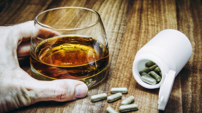 Misturar álcool com medicamentos: por que é perigoso?