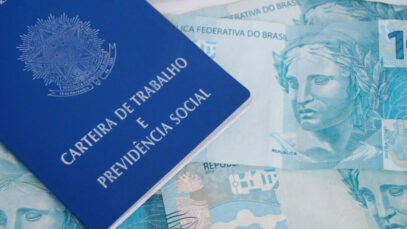 Farmácias abrem cerca de 4 mil vagas de emprego