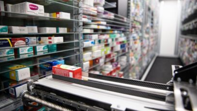 Farmácias Associadas implementam robô para entrega de medicamentos
