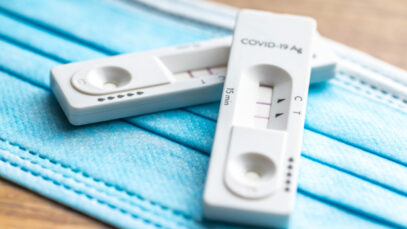 Farmácia indenizará funcionária que aplicava testes de Covid