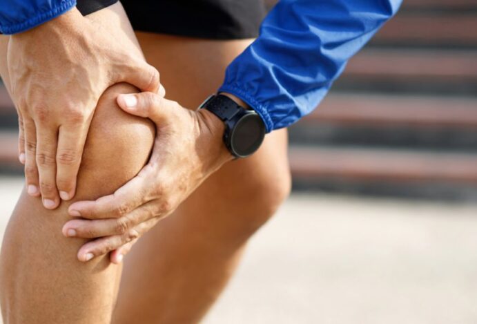 água no joelho