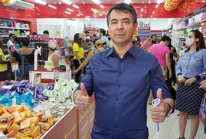 O gestor que encara grandes redes de farmácias no Pará