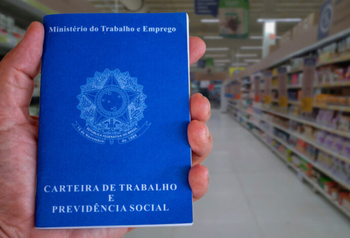 Empregos em farmácias têm superávit recorde com 41 mil novas vagas