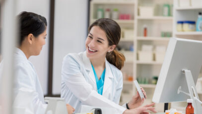 Neo Química e Febrafar capacitam jovens para o mercado de trabalho