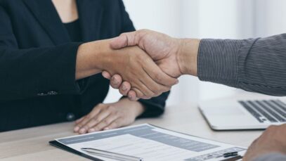 Agosto registra 4,6 mil vagas de emprego em farmácias