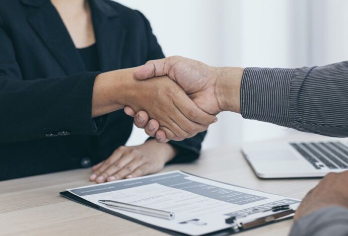 Agosto registra 4,6 mil vagas de emprego em farmácias