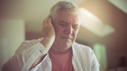 tirar água do ouvido