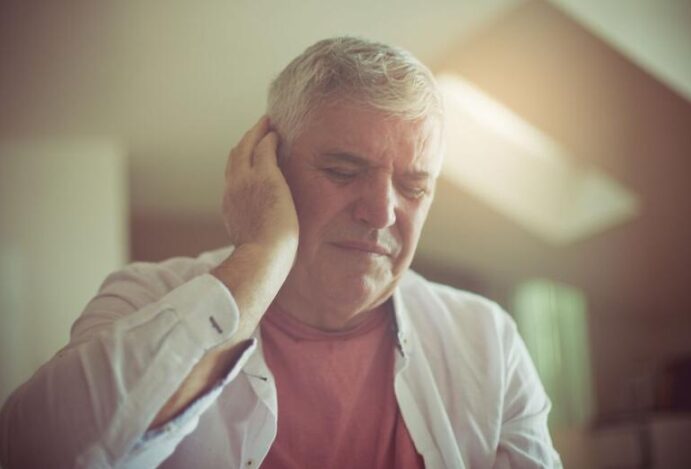 tirar água do ouvido