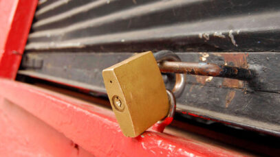 A cada 100 novas farmácias no Brasil, 43 fecham as portas