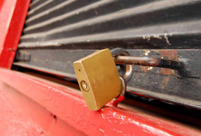 A cada 100 novas farmácias no Brasil, 43 fecham as portas