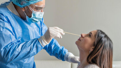 Testes de Covid em farmácias têm 30% de positivos