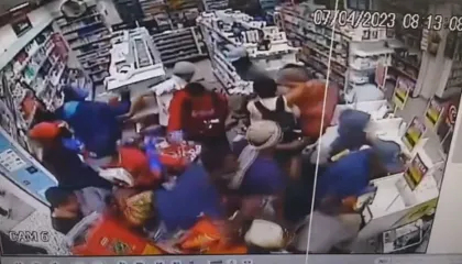 Arrastão em farmácia