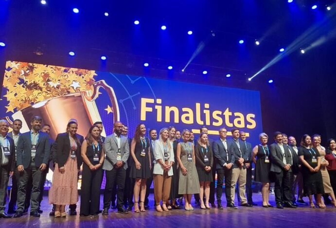 Grande varejo farmacêutico celebra recordes de 2023