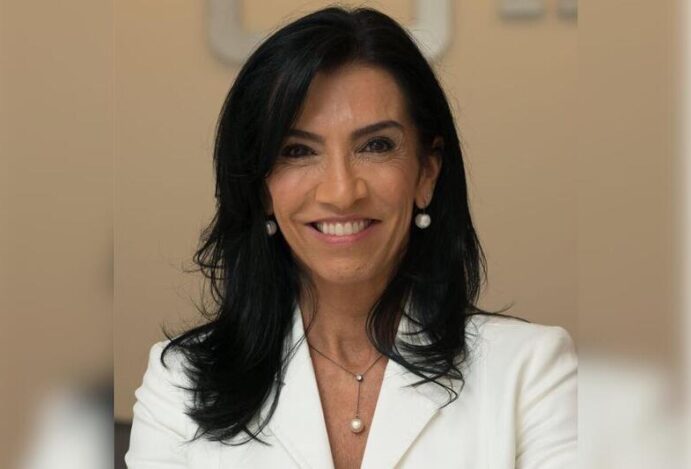 Abbott, Isabella Maciel de Sá