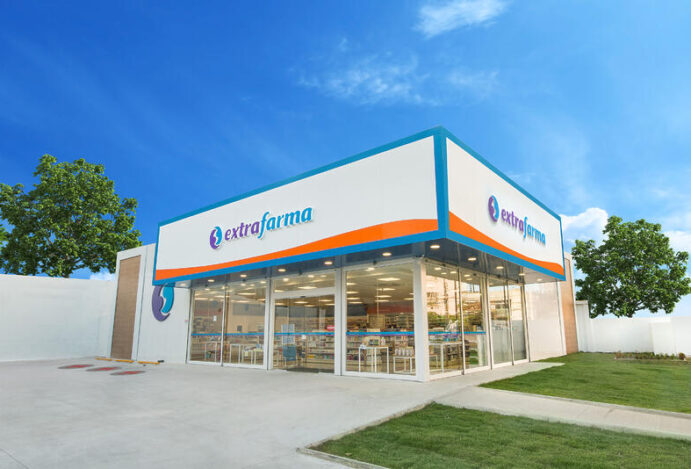 Pague Menos testa conversão de farmácias da Extrafarma