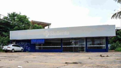 Após falência, rede de farmácias se encontra em ruínas