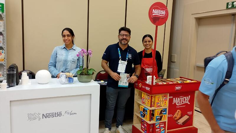 Equipe Nestlé adocicando os intervalos