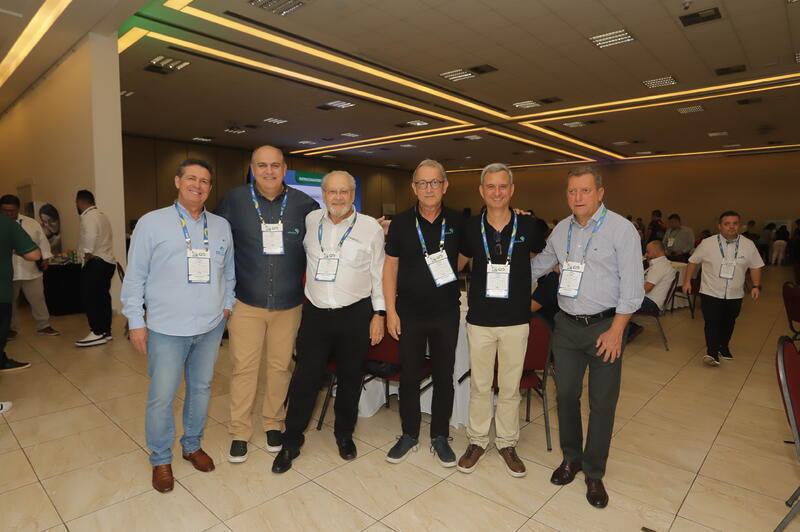 Conexão varejo e distribuição: Marcio Saraiva (distribuidora Mediterm), Juliano Vinhal (Abradilan), Nilson Ribeiro (Abrafad), Ivan Coimbra e Vinicius Dall´Ovo (ambos da Abradilan) e José Modesto (Distrimed)