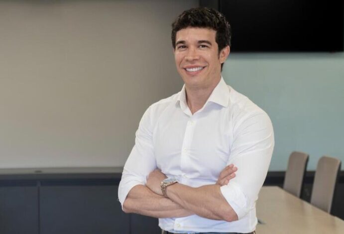 Halex Istar, Tiago Salina