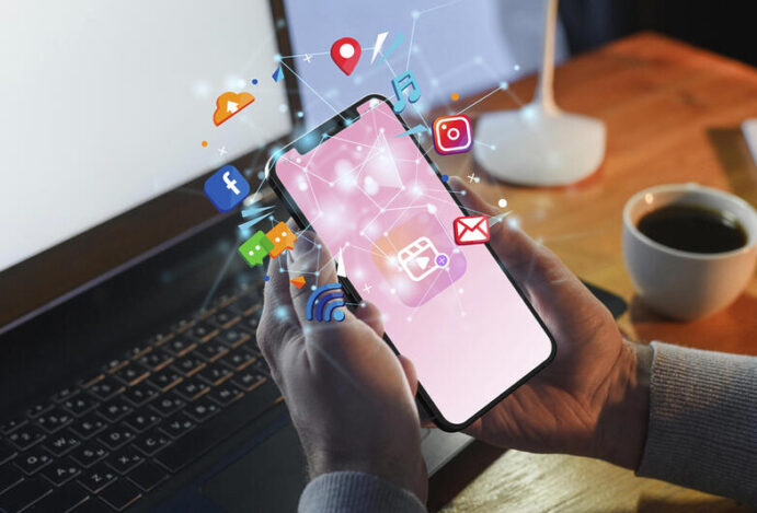 FARMACÊUTICAS NAS MÍDIAS SOCIAIS Farmacêuticas, indústria farmacêutica, mídias sociais