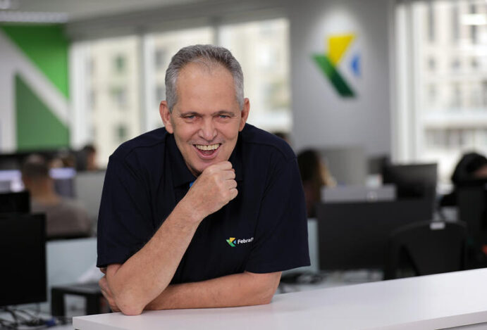 LUCRATIVIDADE DAS FARMÁCIAS Farmácias, Medicamentos isentos de prescrição, não medicamentos, autosserviço