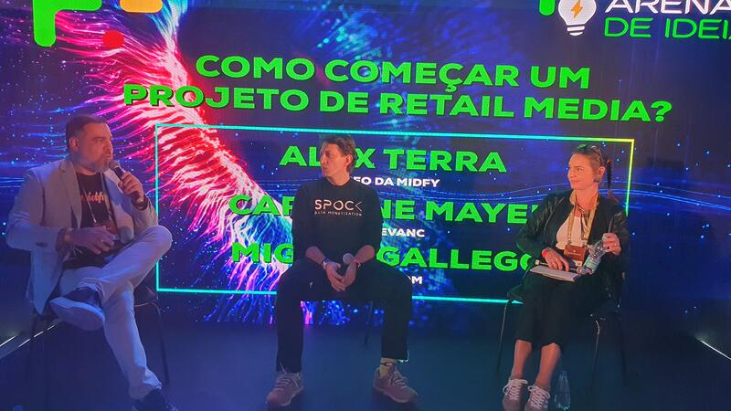 Alex Terra (Midfy), Miguel Gallego (Spock DM) e Caroline Mayer debates a tendência real do retail media
