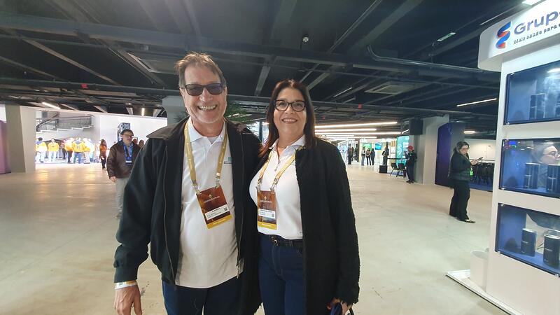 Antonio Pedro e Cristiane Feijó, da BHS Brasil, prestigiando a feira