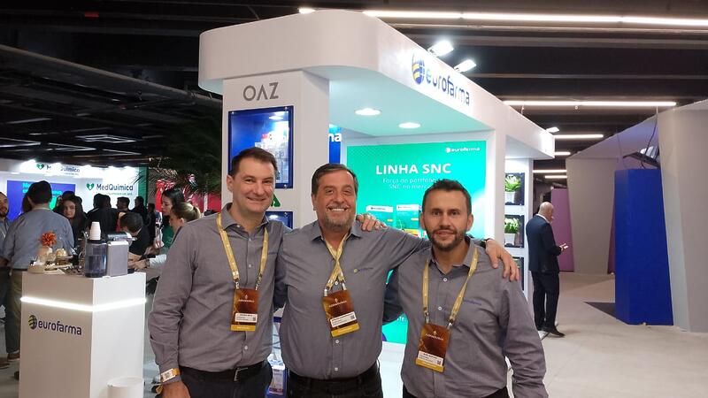 Donino Neto, João Santos e Sérgio Cardinalli, da Eurofarma, com foco na linha dermo OAZ