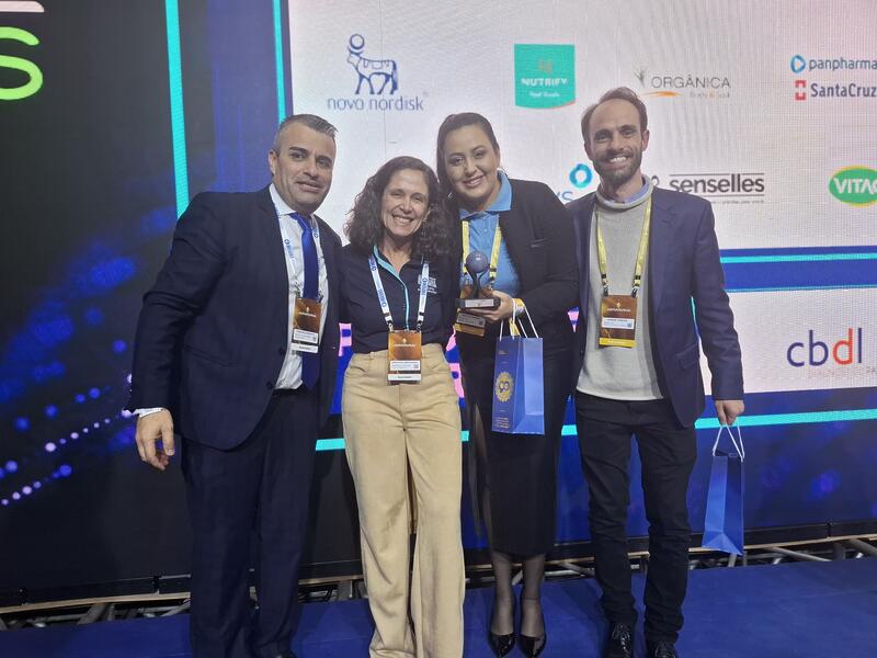 Farmácia Indiana, representada por Fabiano Resende e Cristina Brochado, premiou parceiros da indústria como o Grupo NC, com Adelita Moura e Osmar Junior