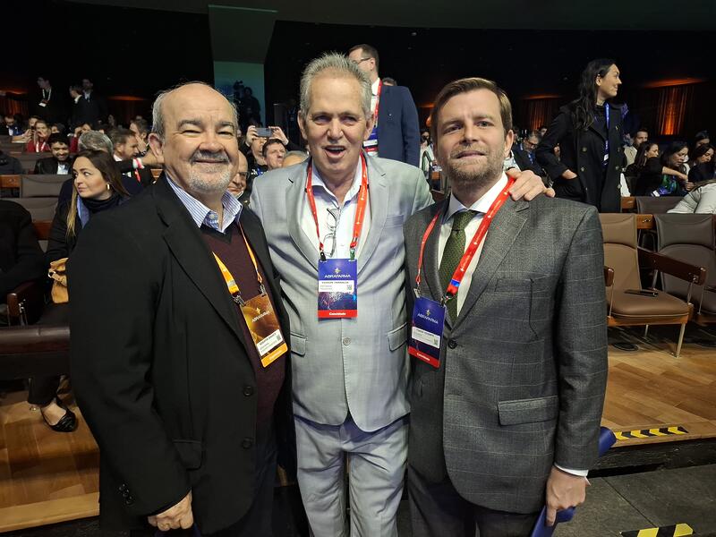 Grande varejo, associativismo e indústria conectados, com Serafim Branco (Abrafarma), Edison Tamascia (Febrafar) e Tiago Vicente (PróGenéricos)