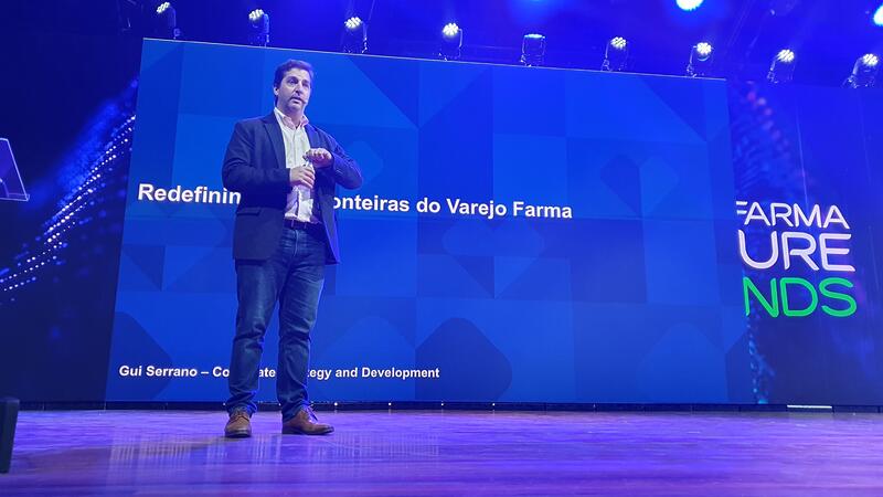 Guilherme Serrano, da CVS Health, fala sobre adesão ao tratamento, digitalização e uso estratégico de dados nas farmácias