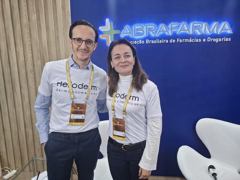 Hertz prestigiou o estúdio de entrevistas da Abrafarma, com Arthur Hertz e Karla Lima Vilar