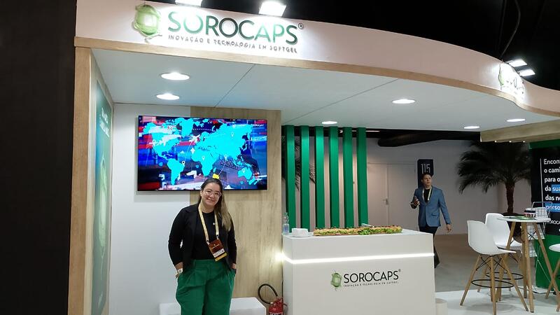 Thais Camargo, da Sorocaps – farmacêutica estreante na feira