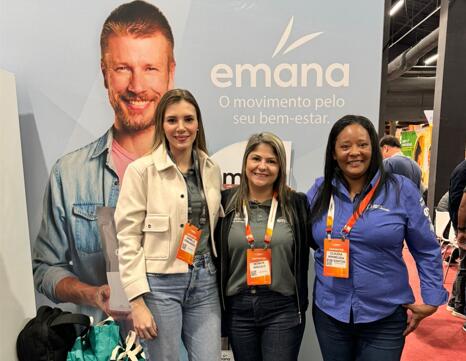 Danielle Fernandes, Monica Giaculo, e Claudia Aparecida dos Santos, da Piracanjuba promovendo a marca Emana
