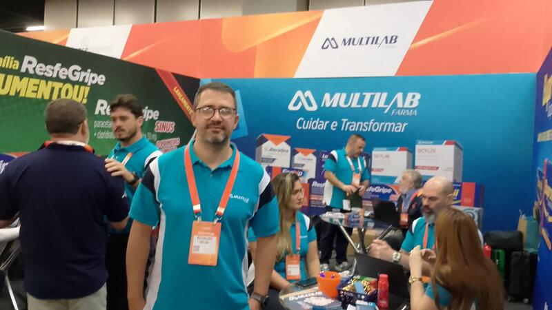 Elivaldo Silva, gerente de marketing e da Multilab, prestigiando o evento