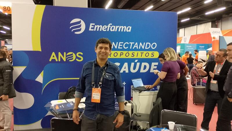 Jonny Souza, CEO da Emefarma revendo os amigos e parceiros da Farmarcas