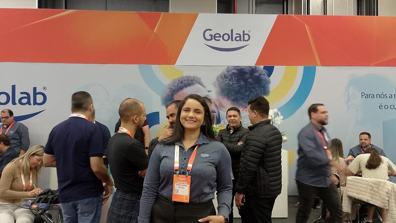 Katia Nara Silva, representando o marketing da Geolab