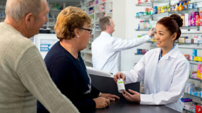 CONSUMIDOR 50+ NAS FARMÁCIIAS Consumidor 50+, varejo, farmácias, orientação empresarial