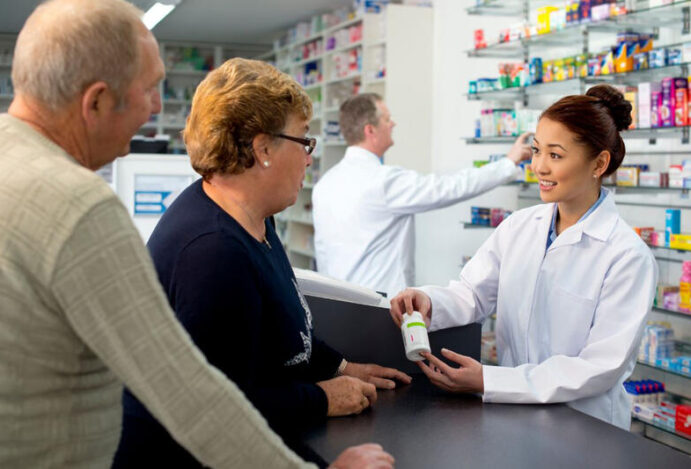 CONSUMIDOR 50+ NAS FARMÁCIIAS Consumidor 50+, varejo, farmácias, orientação empresarial