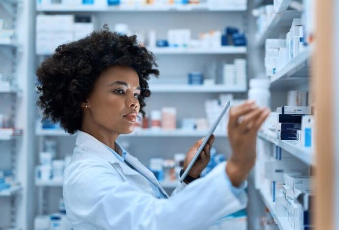 DIVERSIDADE RACIAL NAS FARMÁCIAS Diversidade racial, farmácias, pretos e pardos