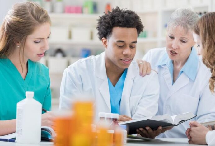 AÇÕES DE FIM DE ANO varejo farmacêutico, orientação empresarial, colaboradores