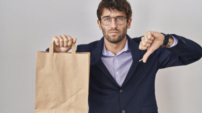 CLIENTES IRRITADOS Atendimento ao cliente, farmácias, varejo