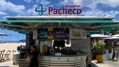 Quiosque da Pacheco em Copacabana oferece serviços para banhistas