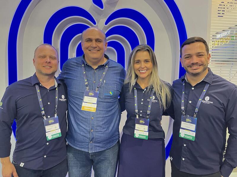 Alexandre Bornsdrein Silva (CEO da Catarinense), Juliano Vinhal (Abradilan), Karen Filter (gerente de marketing) e Eduardo Oliveira (gerente de produto)